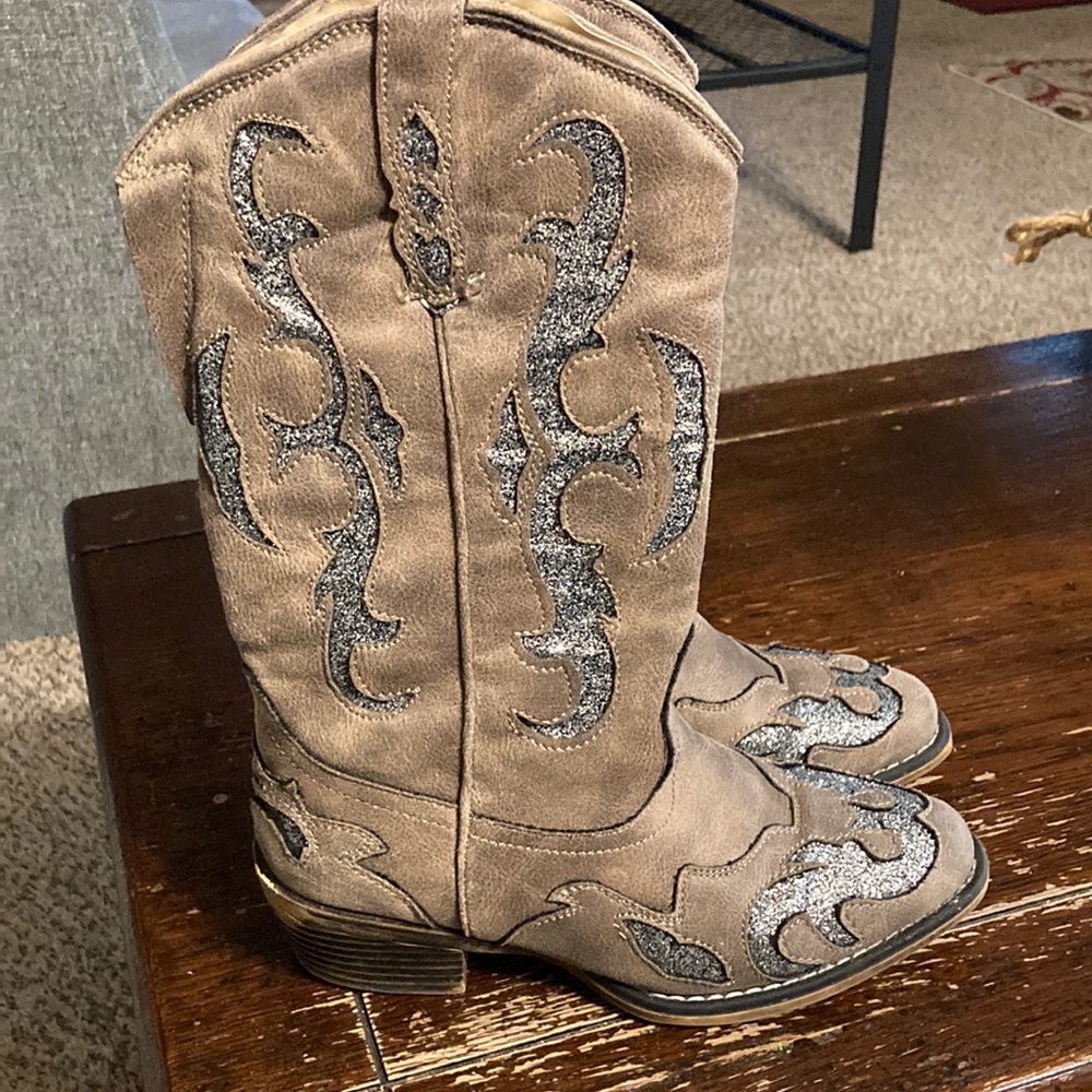 Jessica Cline blingy cowgirl boots semi square toe size 5M